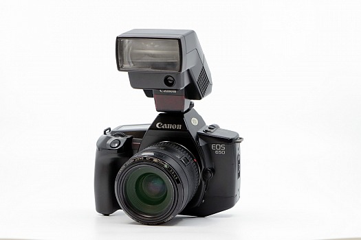 Canon EOS 650 + 35-70mm F3.5-4.5