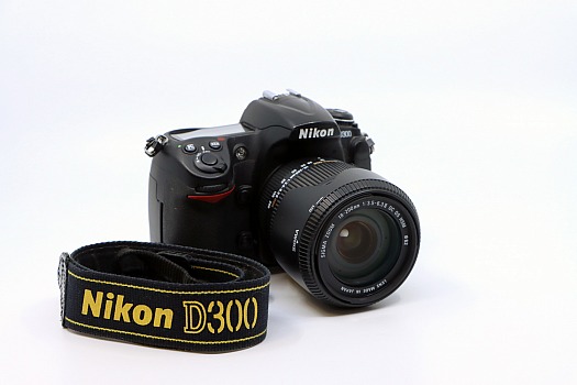 Nikon D300 + Sigma 18-200mm
